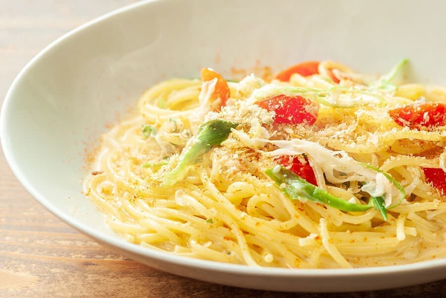 ねぎとトマトの辛クリームソース