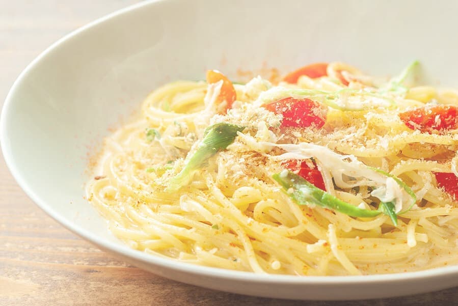 ねぎとトマトの辛クリームソース